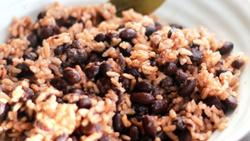 Moros y Cristianos (Beans and Rice)